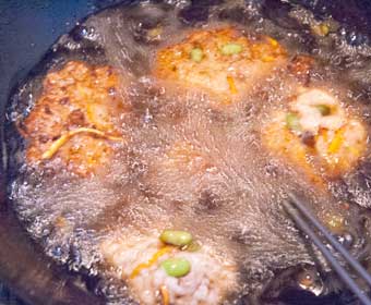 �g����
