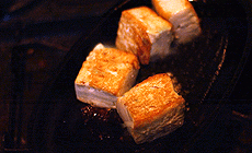 豆腐を焼く